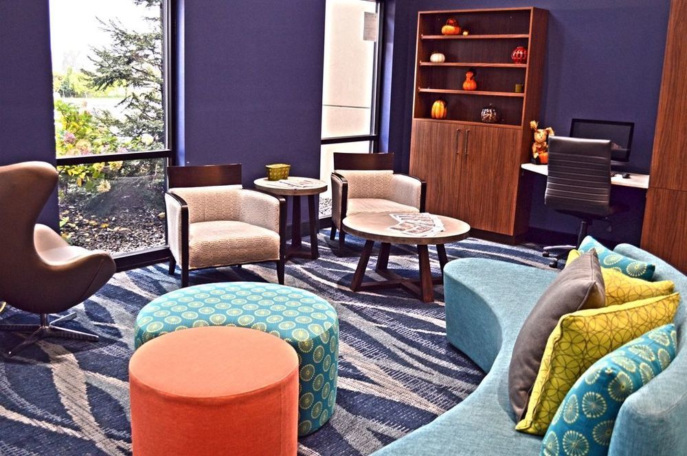 & Syracuse Airport - By Ihg