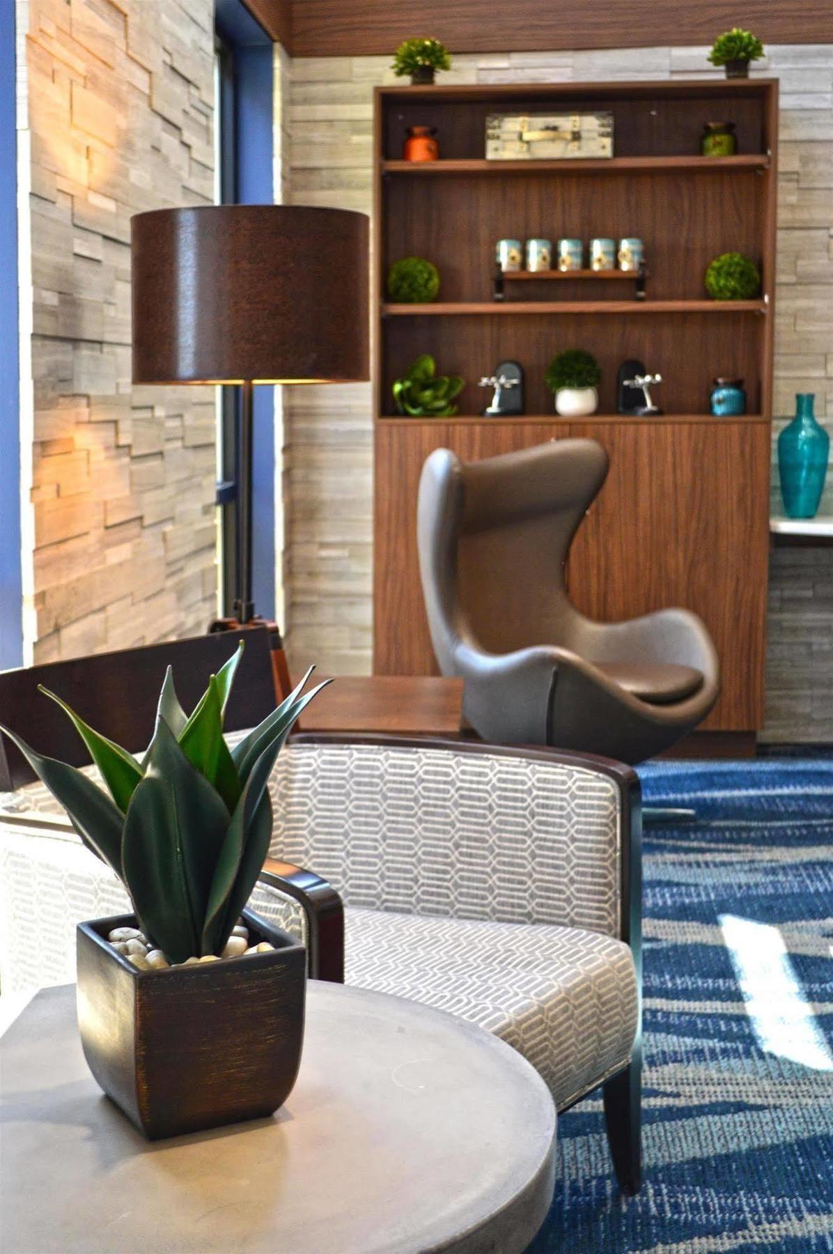 Hotel & Syracuse Airport - By Ihg 3*