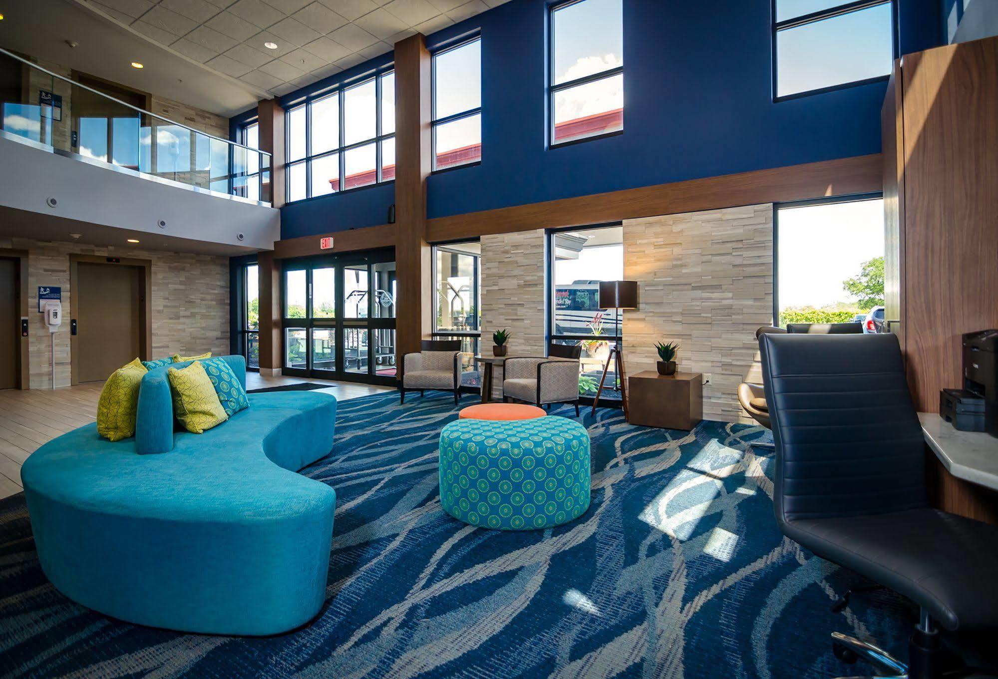 & Syracuse Airport - By Ihg
